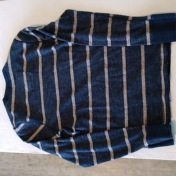 Abercrombie & Fitch men's blue & grey striped v neck shirt size XLARGE - Picture 7 of 8